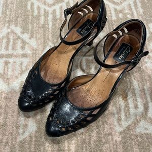 [9.5] Clarks Black Leather Heels